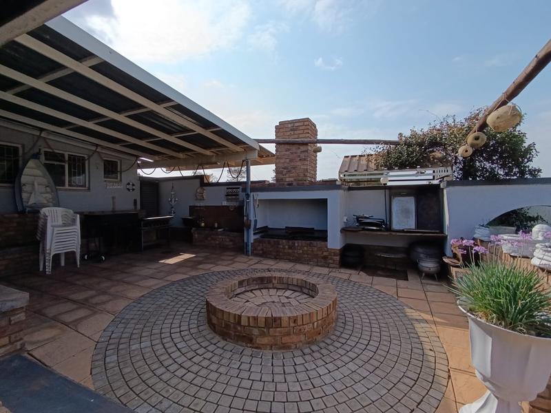 4 Bedroom Property for Sale in Middelburg Eastern Cape
